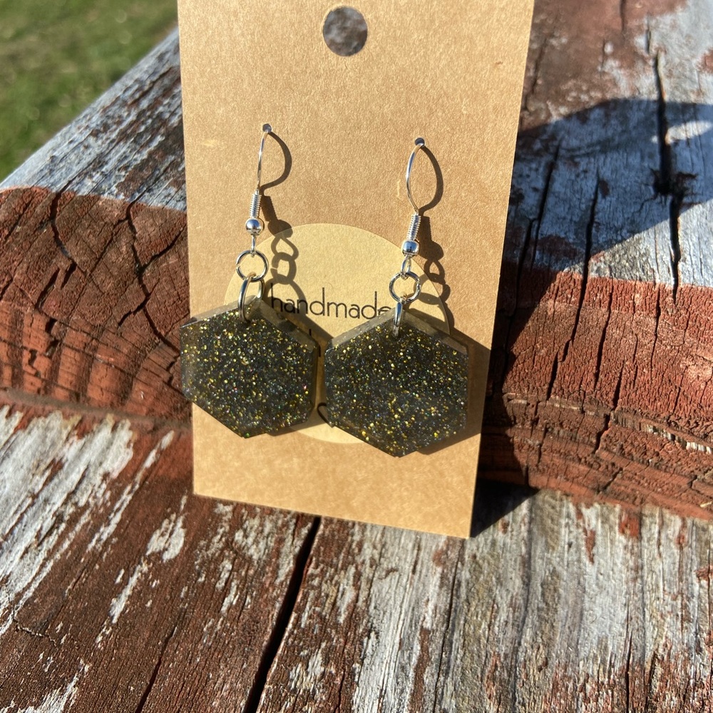 💋2/$14💋 Graphite Goddess Handmade Resin Earrings